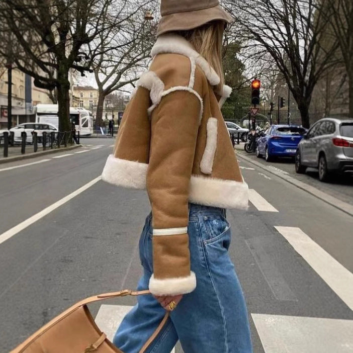 Manteau Court en Peluche - Détails de Coutures Contrastées